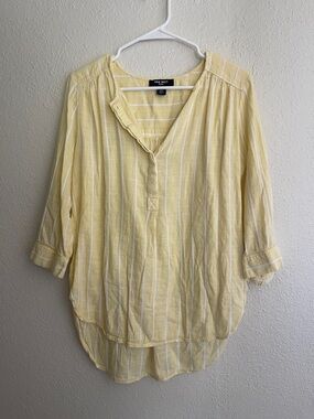 🌸 (5 for $15) Flowy yellow tunic Nine West, large 3/4 sleeves, button front